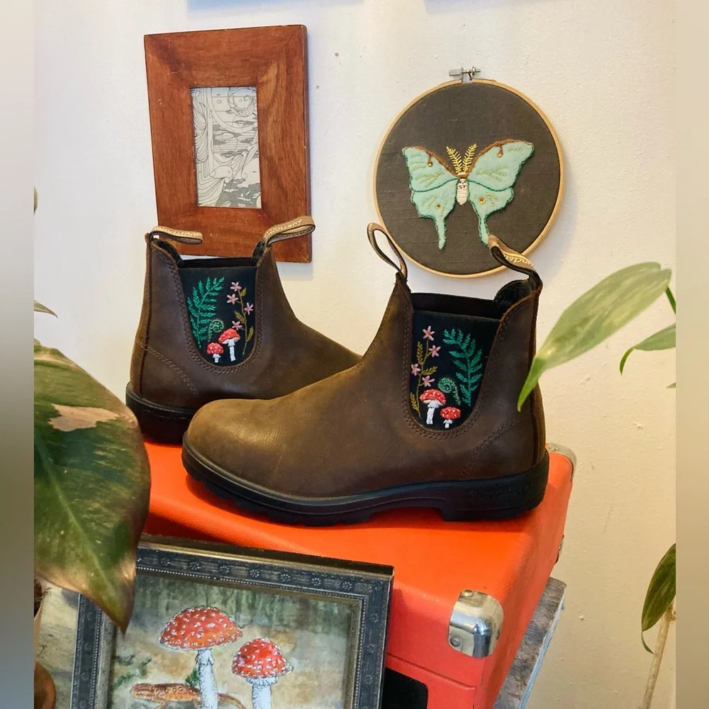 OOAK! Blundstone Chelsea Classics Leather Boots Brown Embroidered Women’s 8.5 - Picture 2 of 9